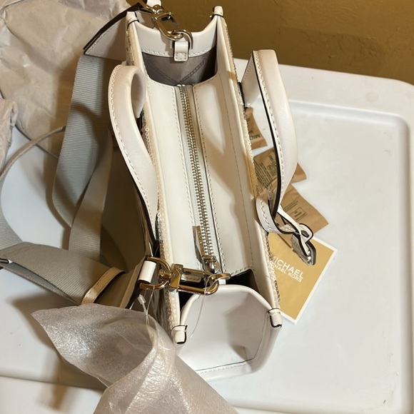 Michael Kors GIGI OPT/Silver SM EW MSGR - Picture 10 of 12